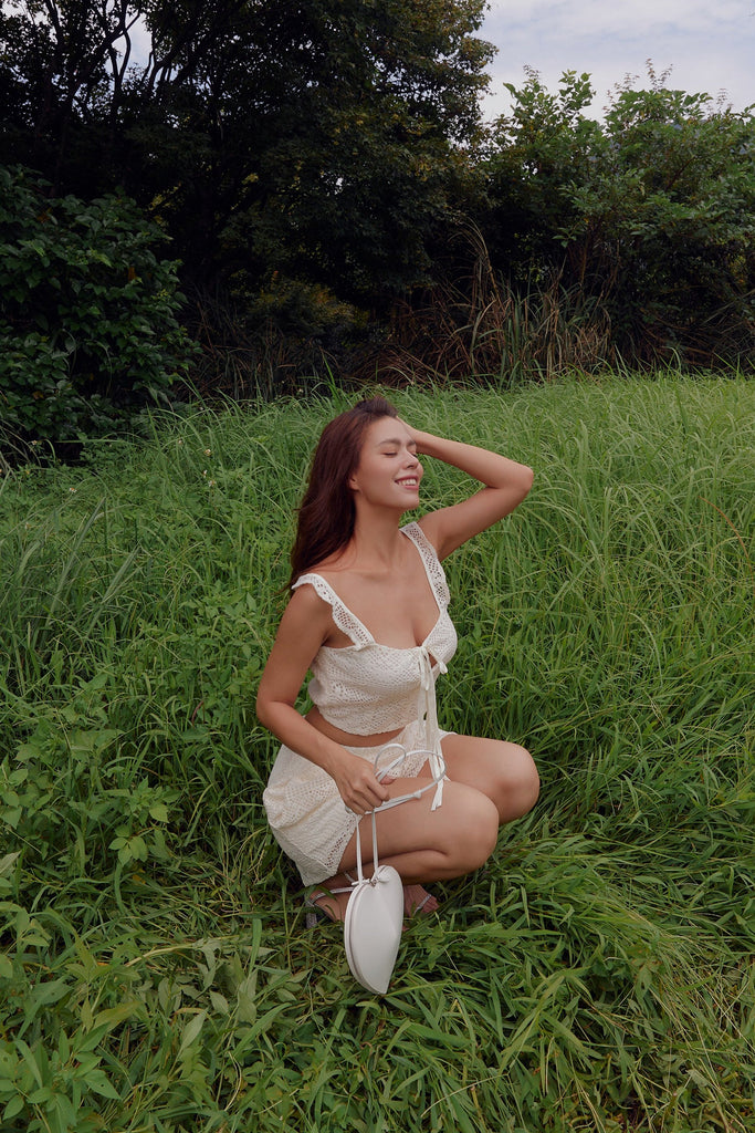 Days of love lace set in white