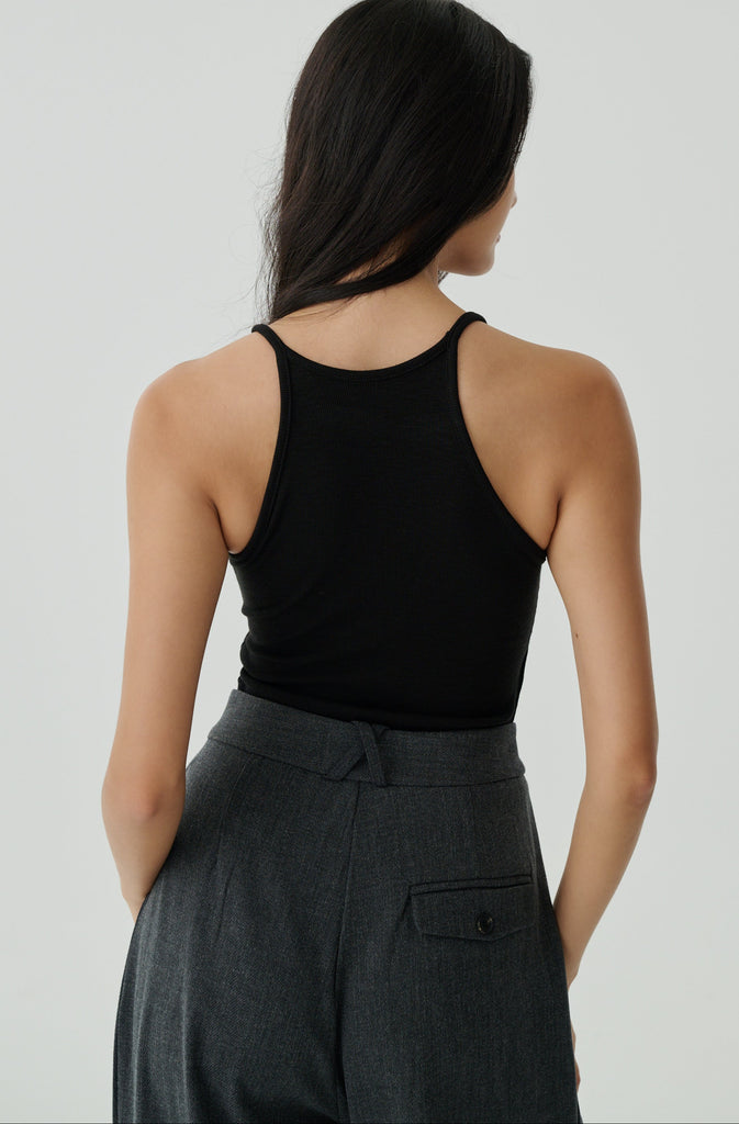 Sporty and chic bra top in black