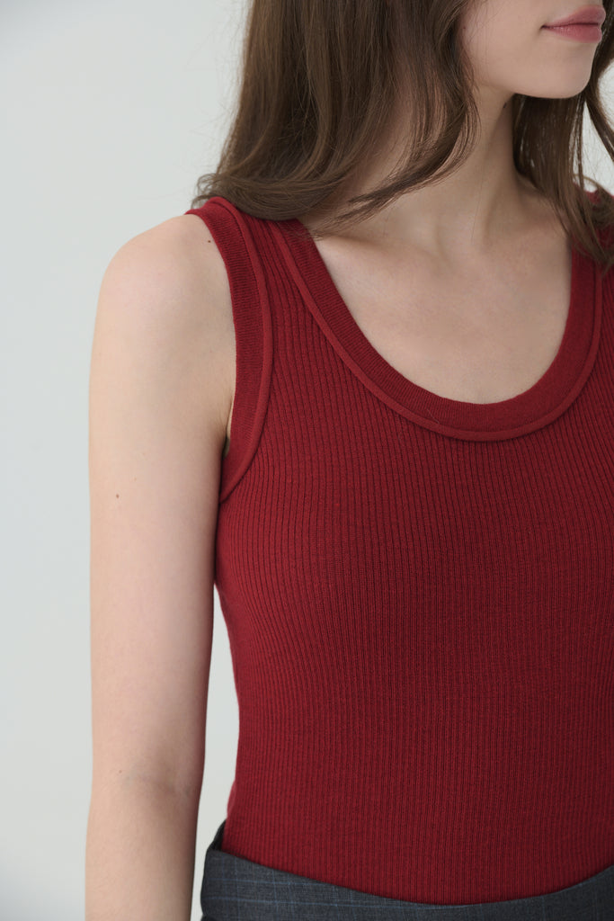 Almost flame knit tank in red