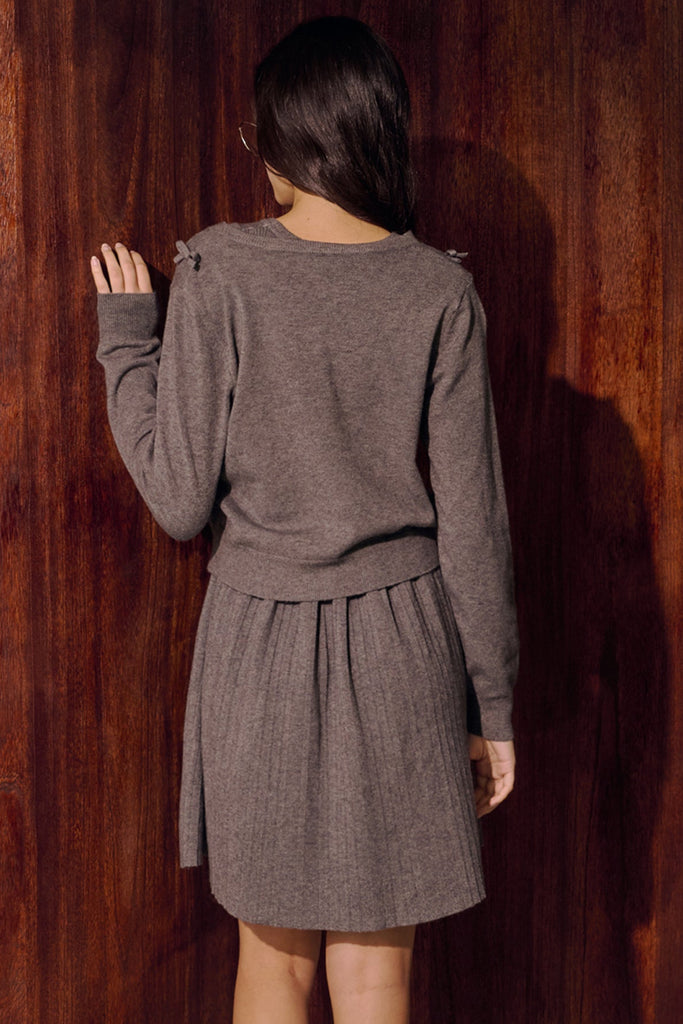 Bow-kissed knit set in Grey/White