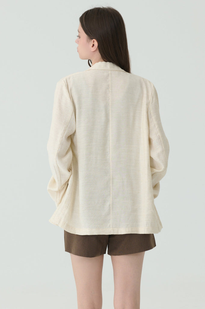 Creamy linen jacket in beige