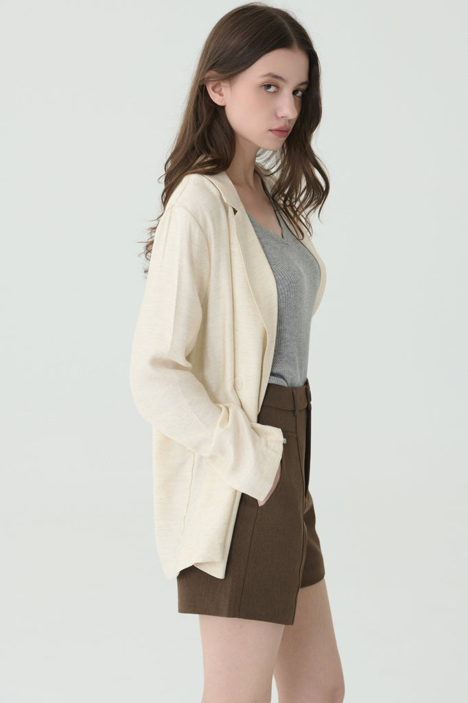 Creamy linen jacket in beige