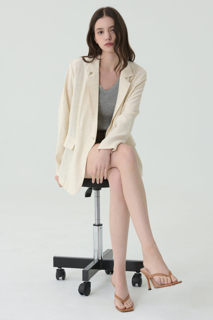 Creamy linen jacket in beige