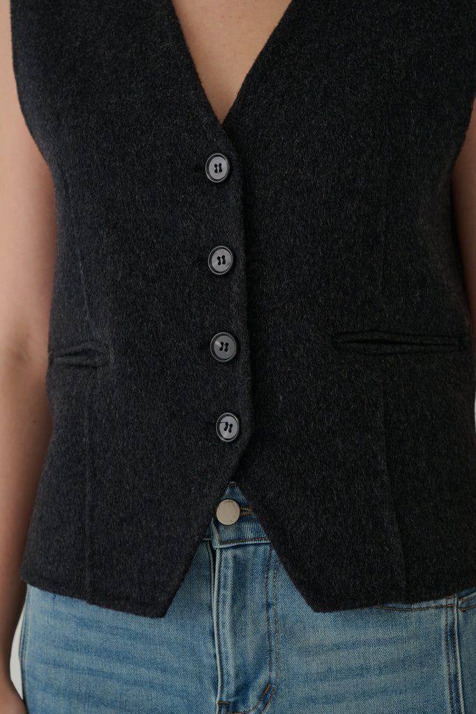 Chic Structure Vest Wool Suit in Black