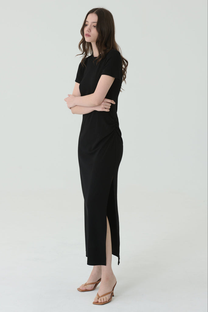 Midnight curve dress in black