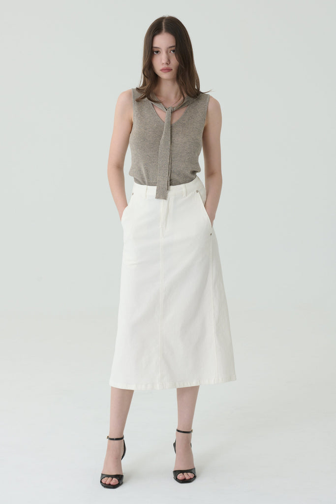 Clear cut skirt in white