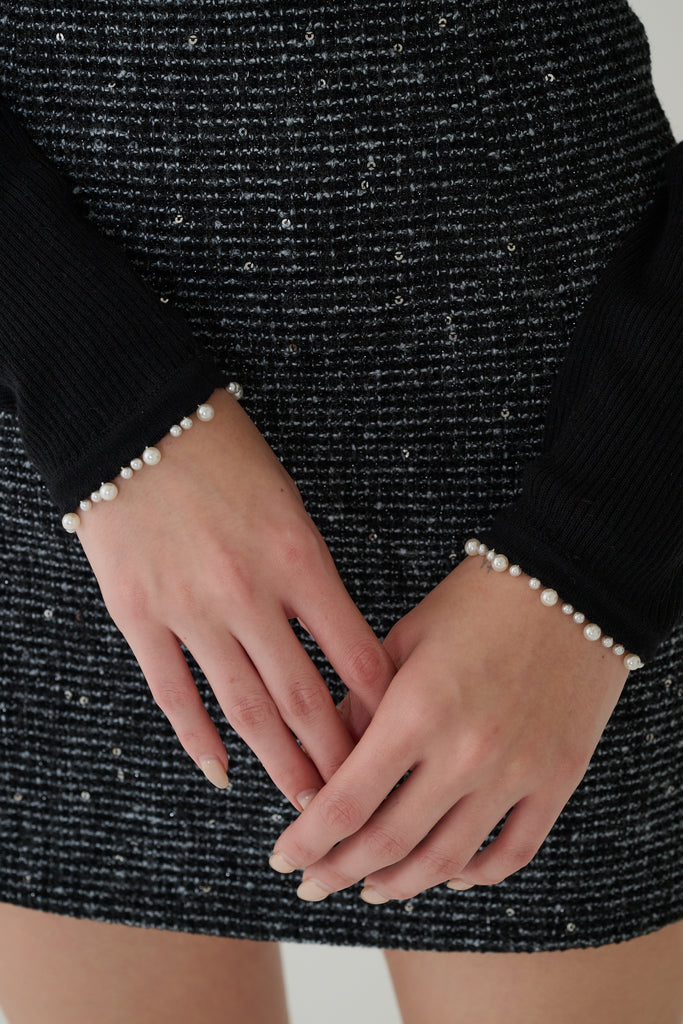 Pearl-Collar Knit Top Long Sleeves in Black