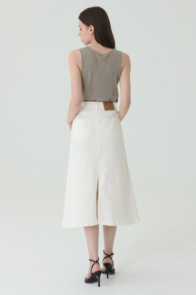 Clear cut skirt in white