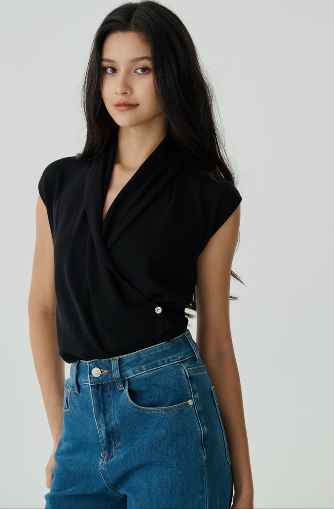 Keep in line cooling knit top in black