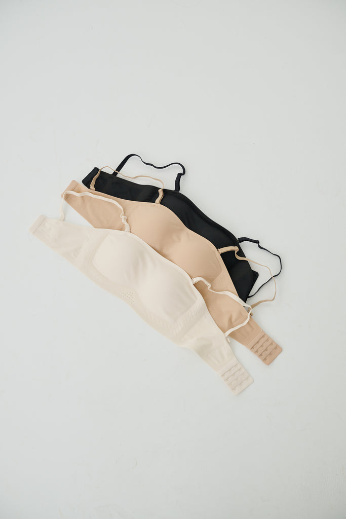Two ways seamless bandeau bra in black
