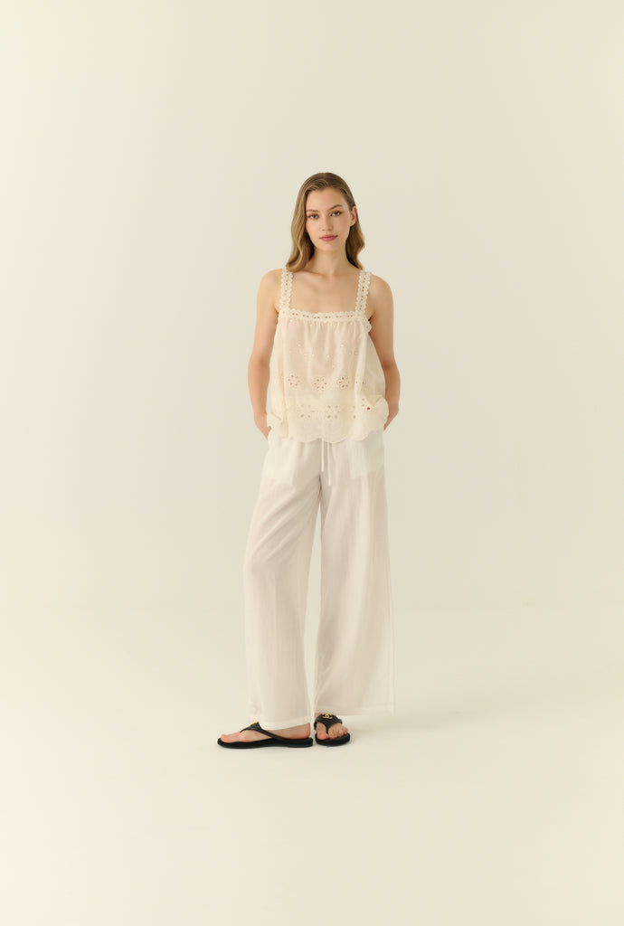 Embroidered cotton top in white
