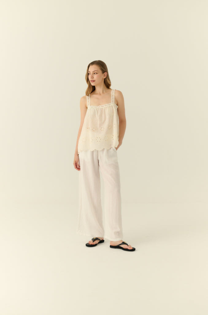 Embroidered cotton top in white