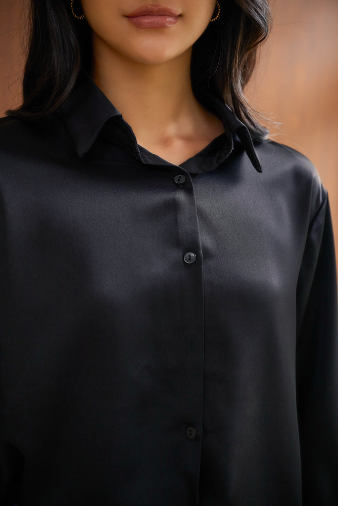 Spring date silky shirt in black