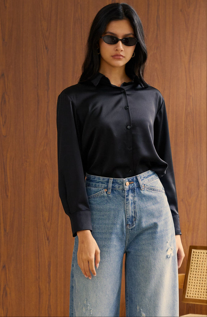 Spring date silky shirt in black