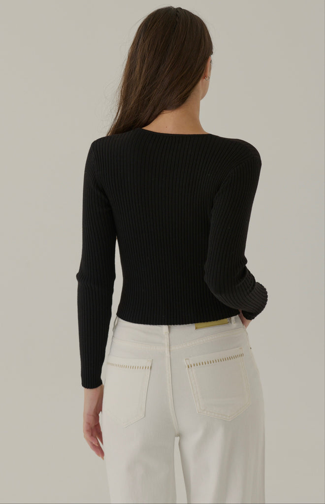 Floating free V neck knit top