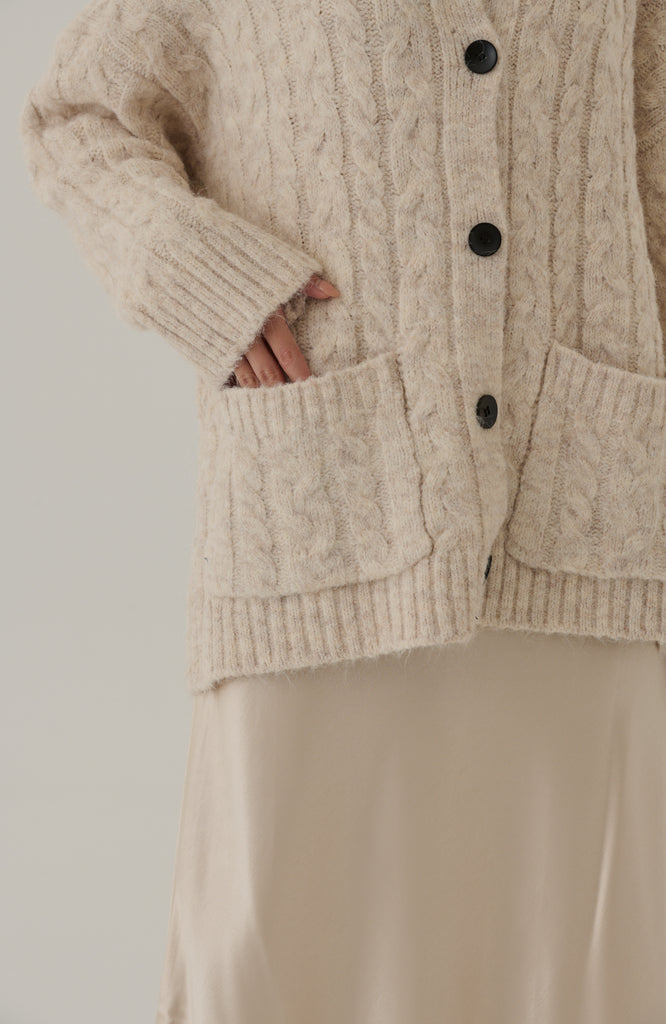 Favorite season kint cardigan