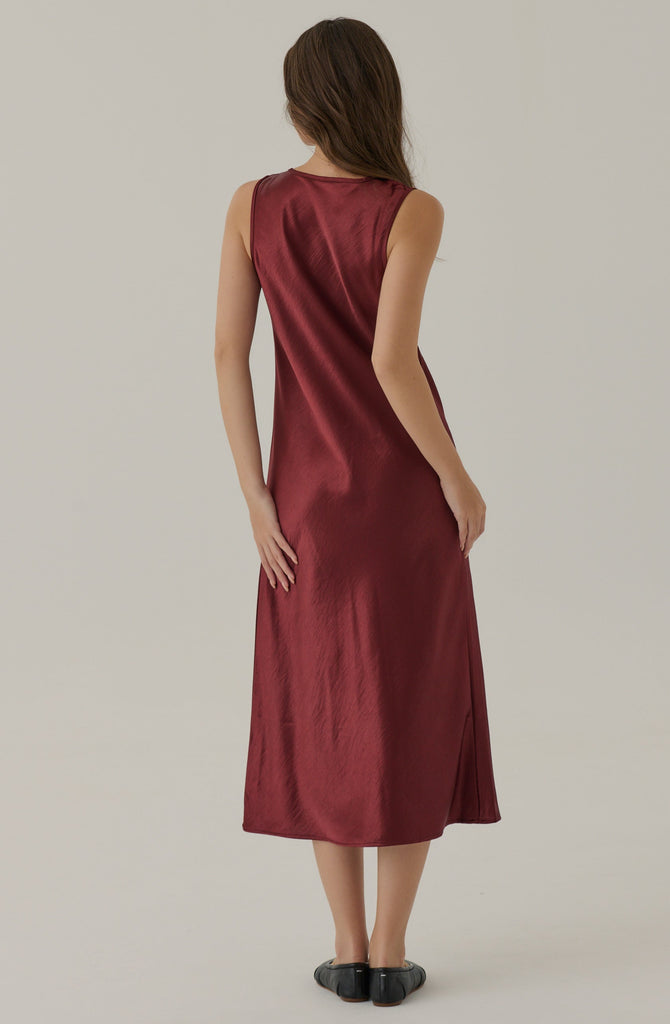 Litte luxury satin midi dress in burgundy