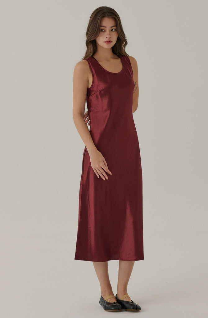 Litte luxury satin midi dress in burgundy