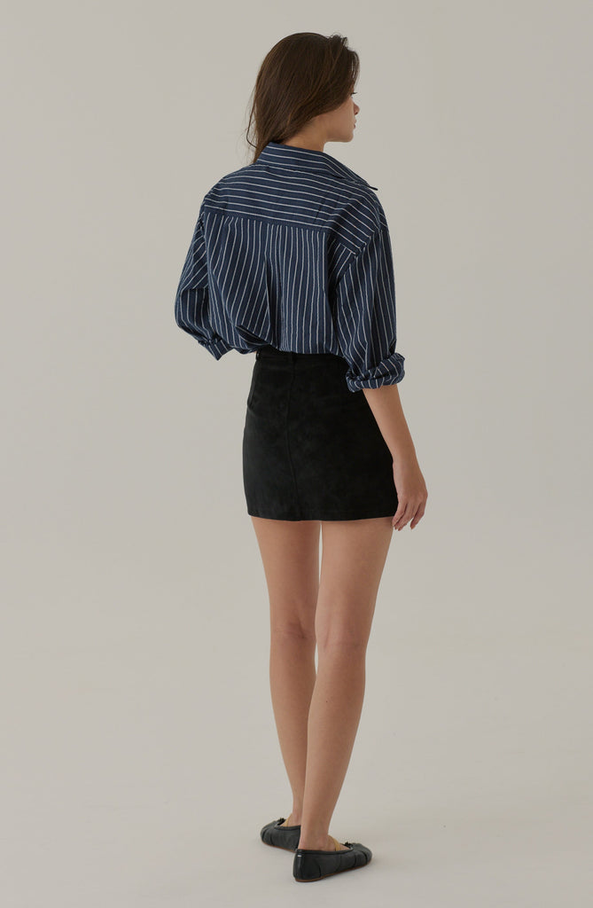 Harbor stripes short in navy blue