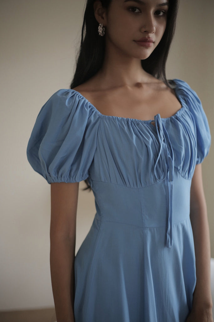 Classy vintage square neck dress in blue