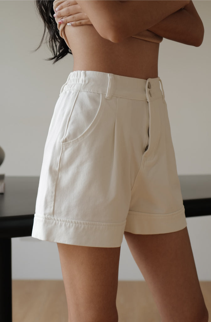 Sun daze lite short in white/navy