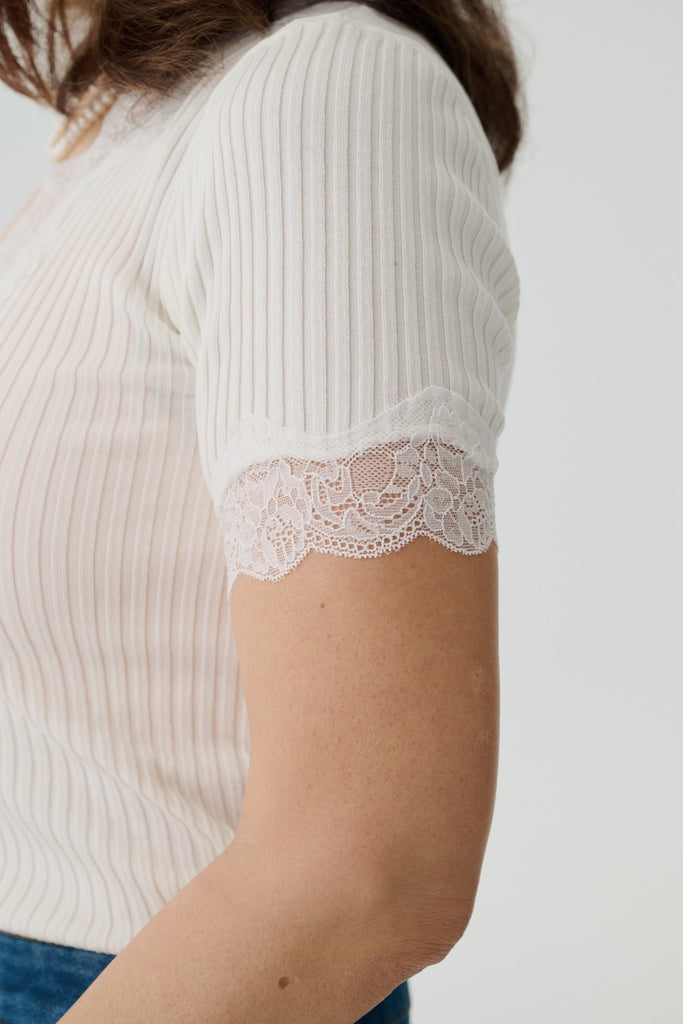 Eye catching cooling knit top