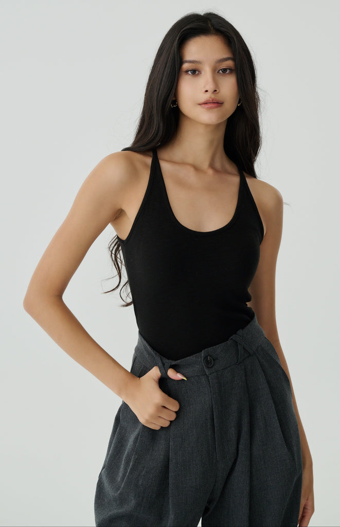 Sporty and chic bra top in black