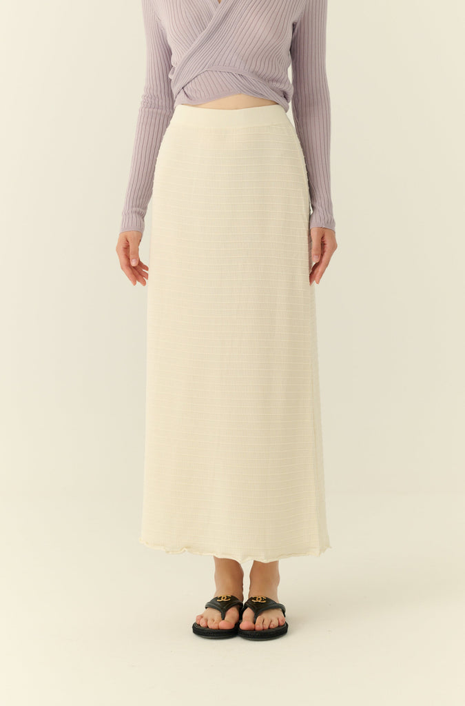Sandy’s fav cooling knit skirt in white