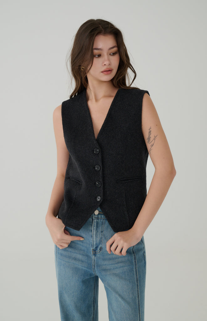 Chic Structure Vest Wool Suit in Black