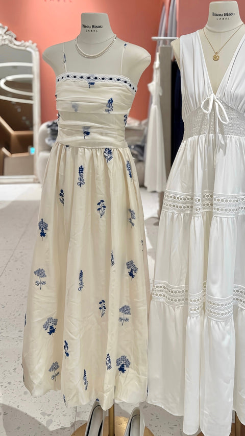 Romance floral dress in beige