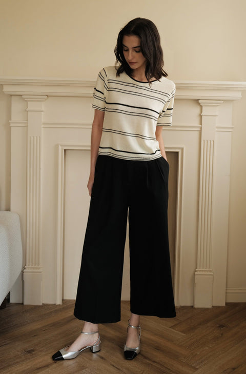Clean fit high waisted pants in black