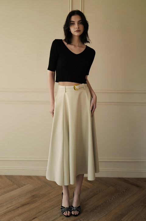 Level up the look faux leather skirt in beige with belt